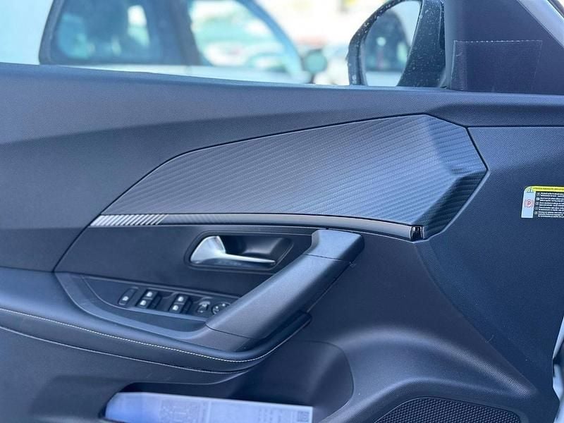 Usata Peugeot 2008 Allure 100 CV (73 kW) 2025 Grigio SUV