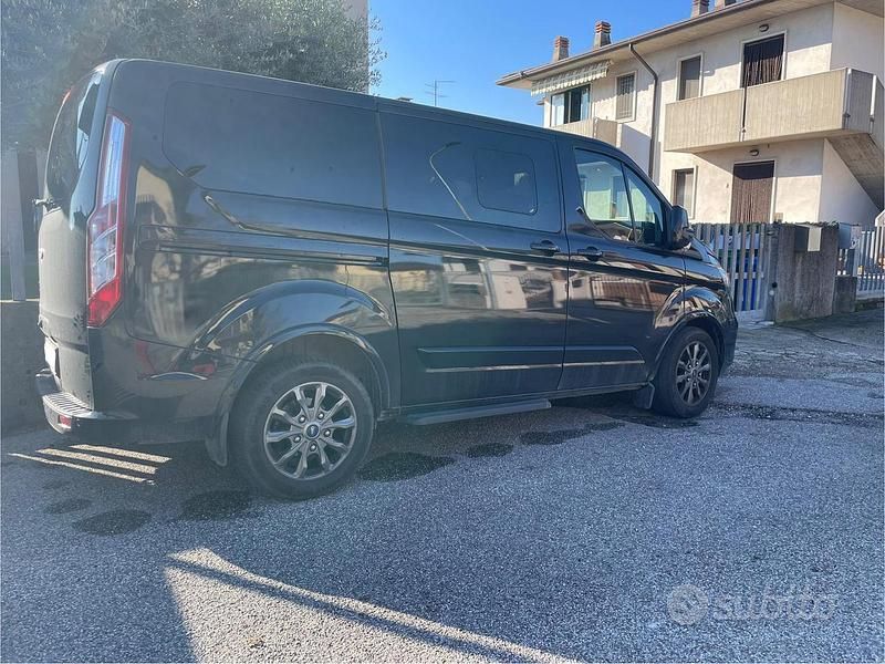 Usata Ford Tourneo Titanium X 148 CV (108 kW) 2023 Nero Monovolume