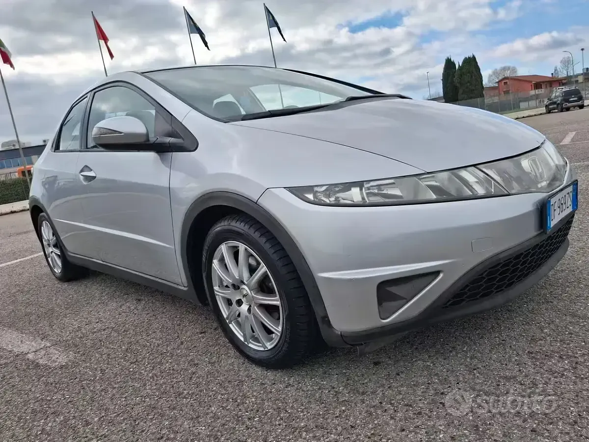 Usata Honda Civic 140 CV (102 kW) 2007 Grigio Berlina