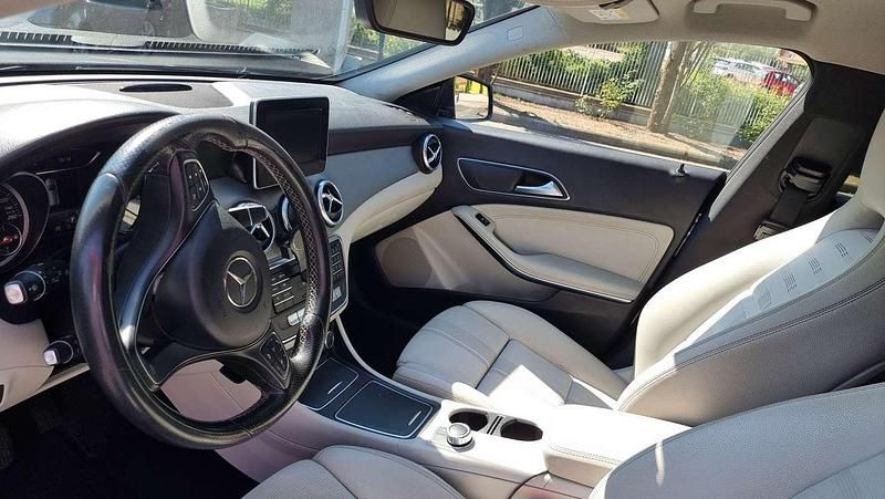 Blu/azzurro Usata 2018 Mercedes CLA180 Shooting Brake Executive Station wagon | 16.000 € (Ottimo prezzo) - Immagine 1/4