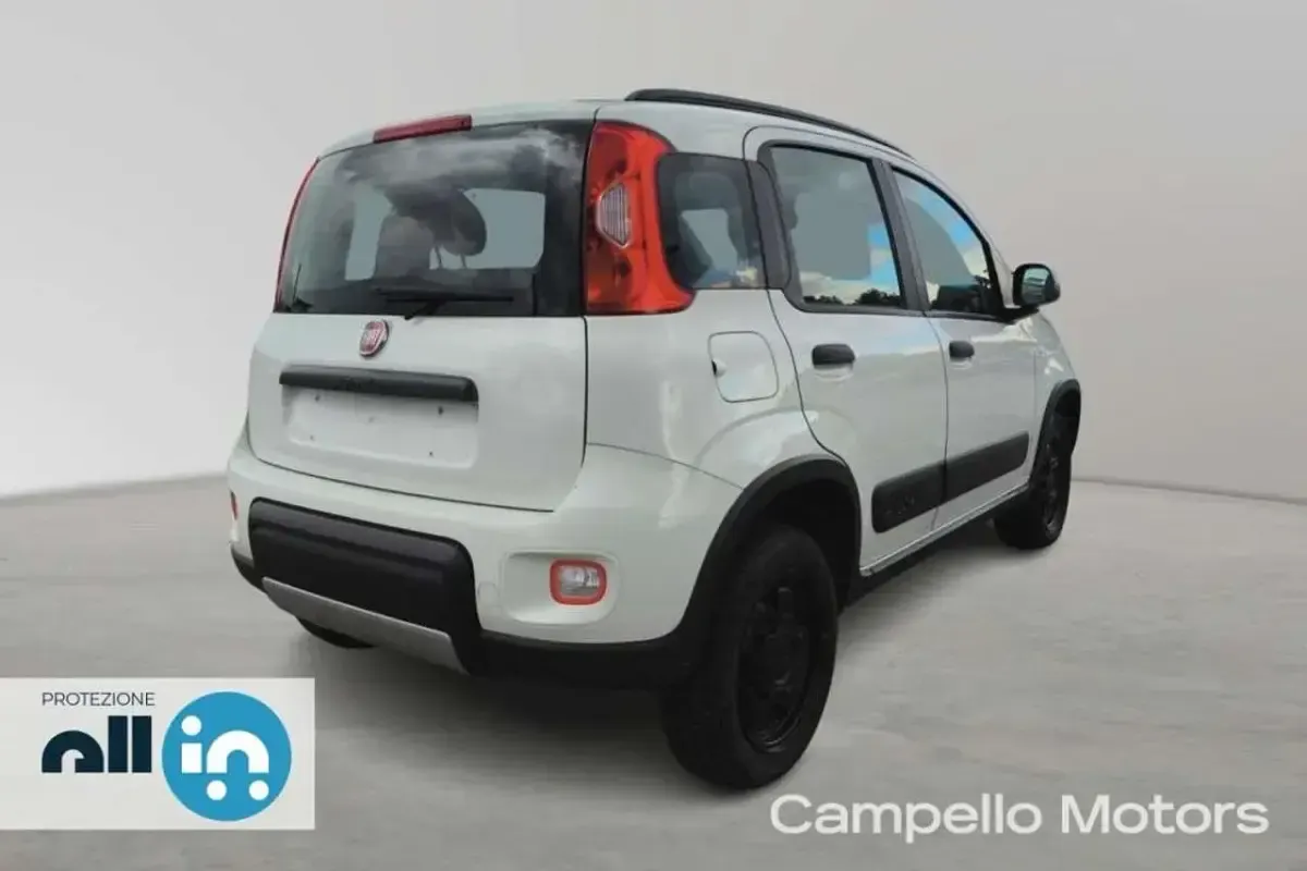 Usata Fiat Panda 4x4 Wild 84 CV (61 kW) 2021 Bianco Utilitaria