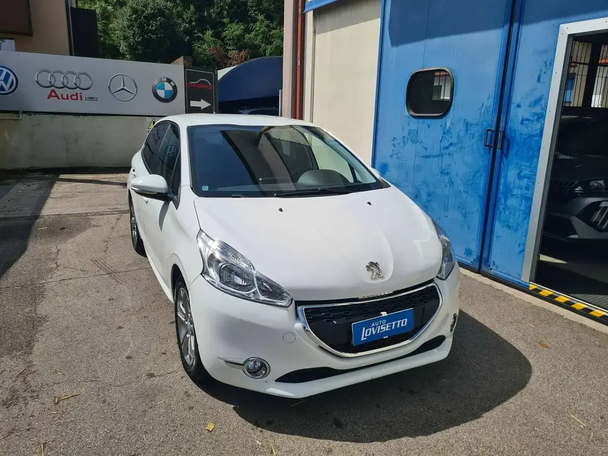 Usata Peugeot 208 Active 82 CV (60 kW) 2013 Bianco banquisa Utilitaria