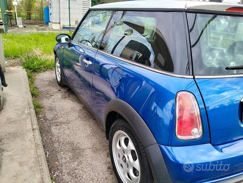 Usata Mini Cooper 116 CV (85 kW) 2006 Blu Utilitaria