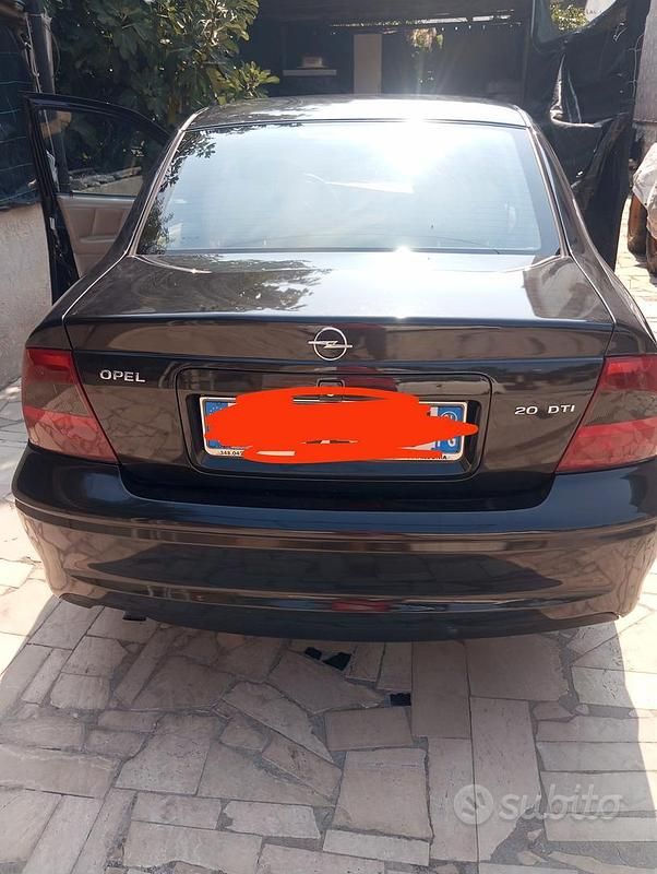 Usata Opel Vectra 101 CV (74 kW) 2001 Nero Utilitaria