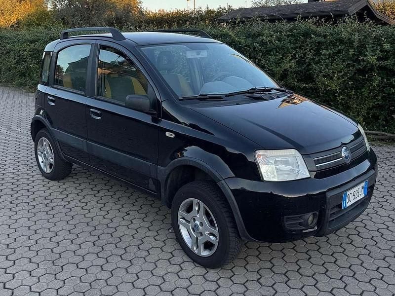 Usata Fiat Panda 4x4 69 CV (50 kW) 2006 Nero Utilitaria
