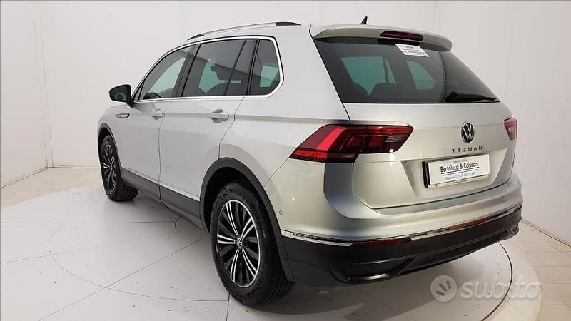 Usata VW Tiguan Life 122 CV (89 kW) 2022 Grigio SUV