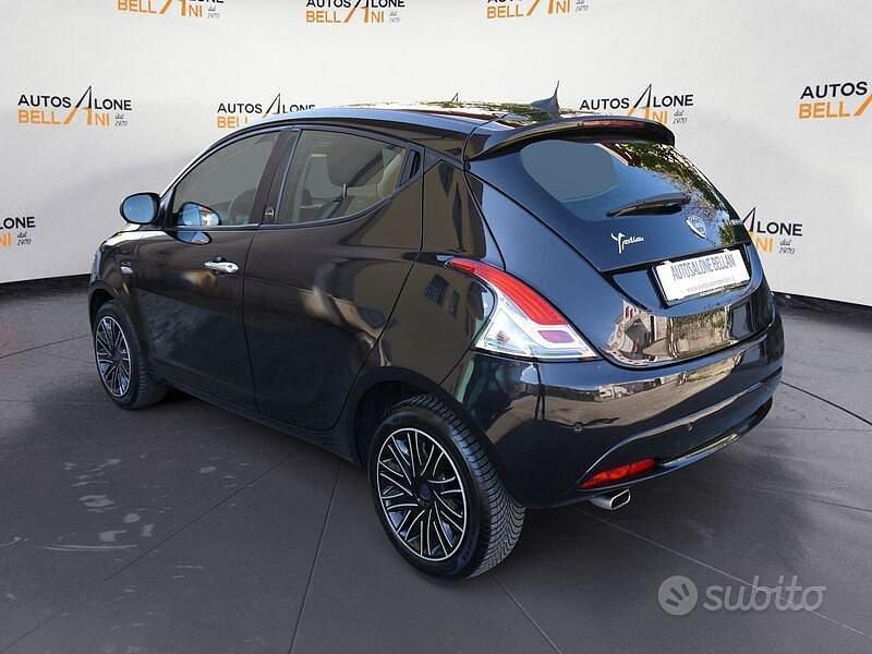 Usata Lancia Ypsilon Gold 69 CV (50 kW) 2021 Nero Utilitaria
