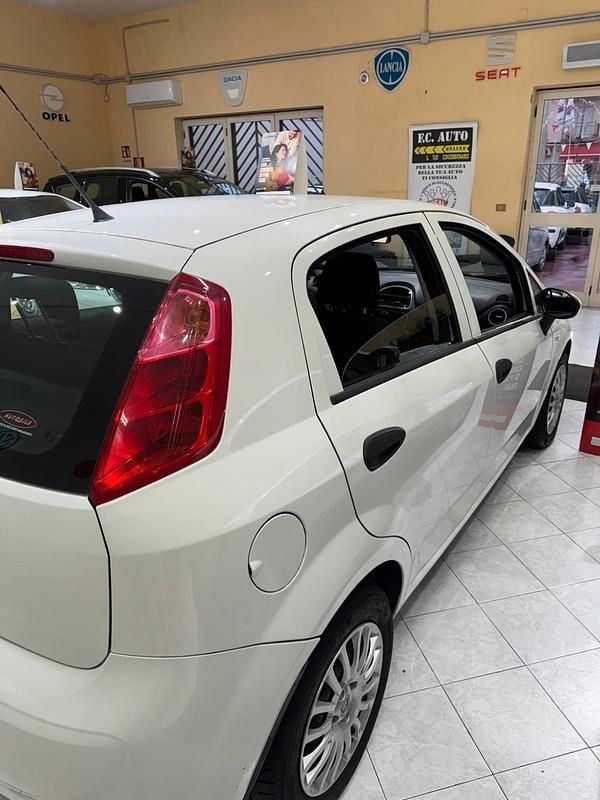 Usata Fiat Punto S 95 CV (69 kW) 2018 Bianco Furgone