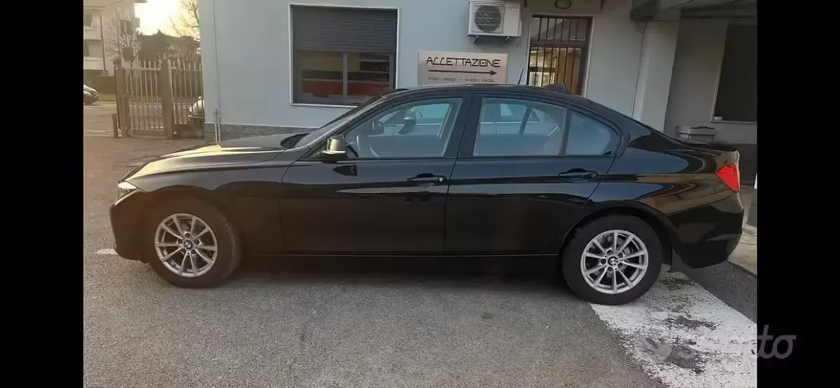 Usata BMW 318 150 CV (110 kW) 2015 Nero Berlina