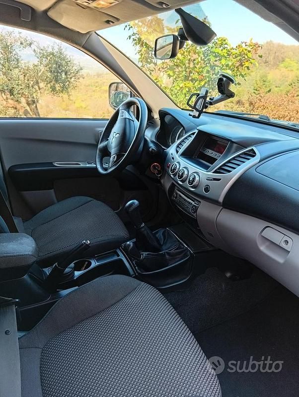 Usata Mitsubishi L 2011 Nero Pick-up
