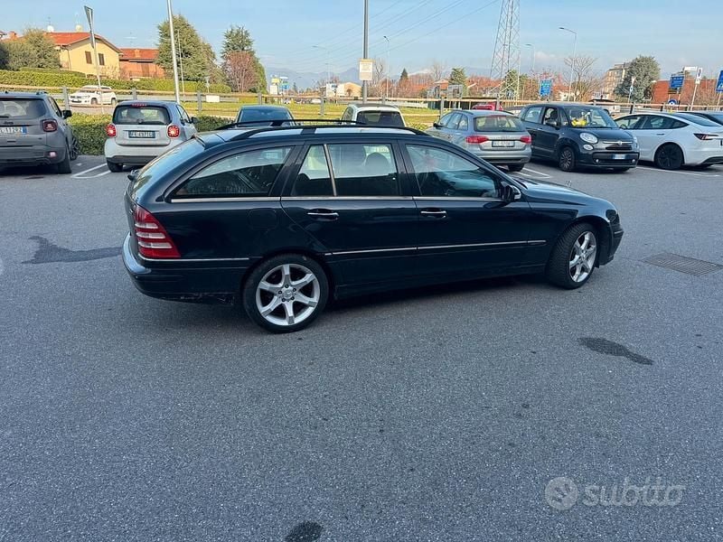 Usata Mercedes C220 150 CV (110 kW) 2006 Blu Station wagon