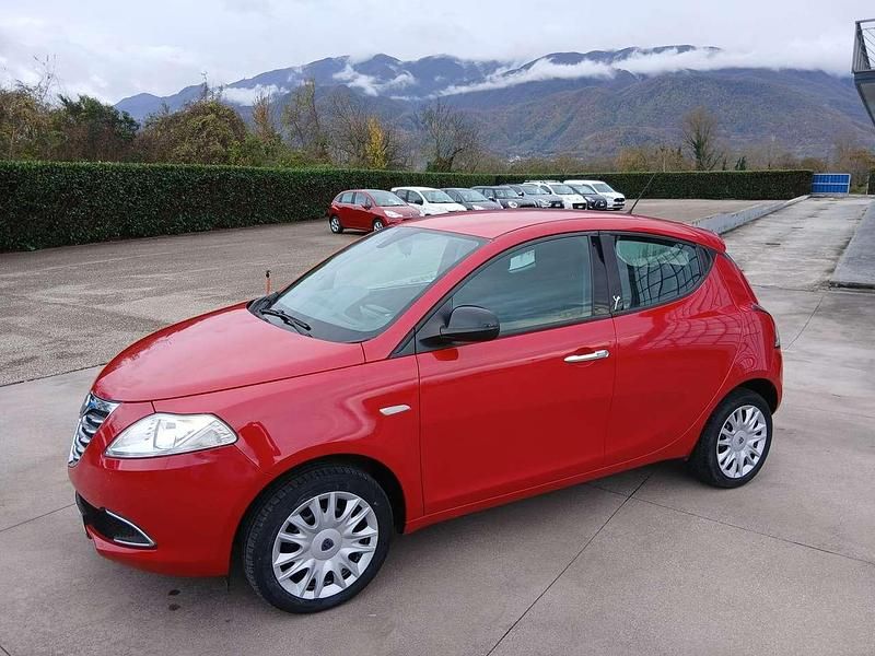 Usata Lancia Ypsilon Gold 95 CV (69 kW) 2015 Rosso Utilitaria
