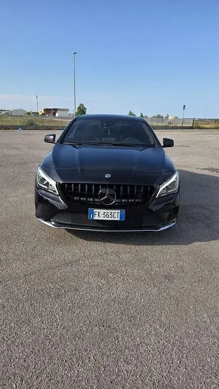 Usata Mercedes CLA200 Business 136 CV (100 kW) 2017 Nero Coupé