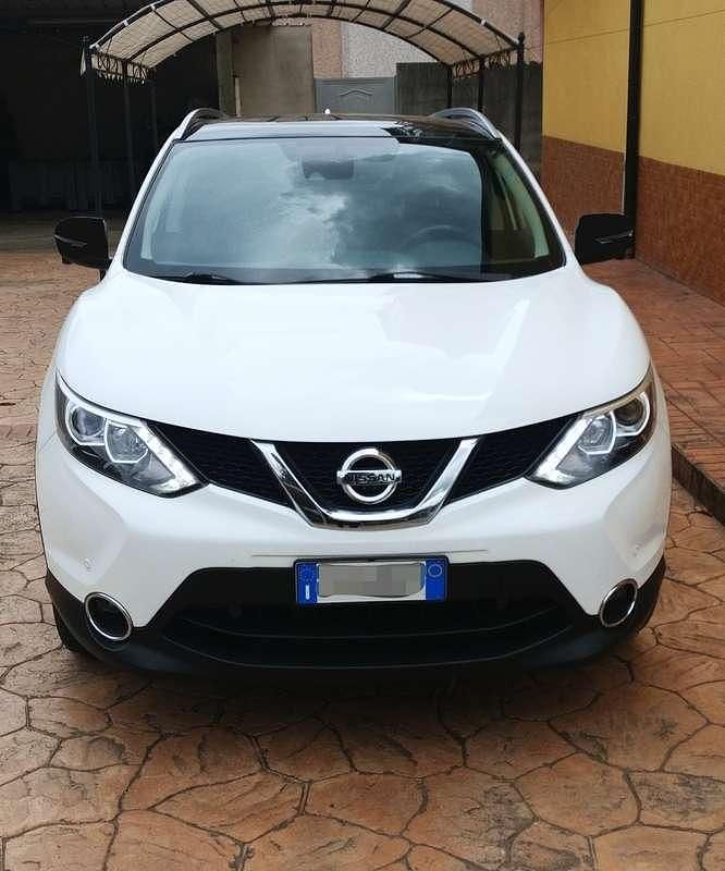 Usata Nissan Qashqai N-Connecta 110 CV (80 kW) 2016 Bianco SUV