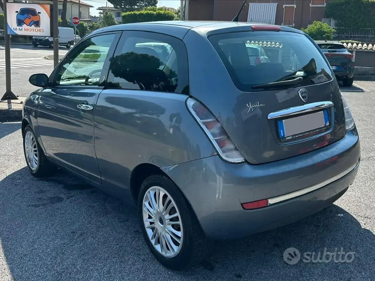 Usata Lancia Ypsilon 60 CV (44 kW) 2008 Grigio Utilitaria