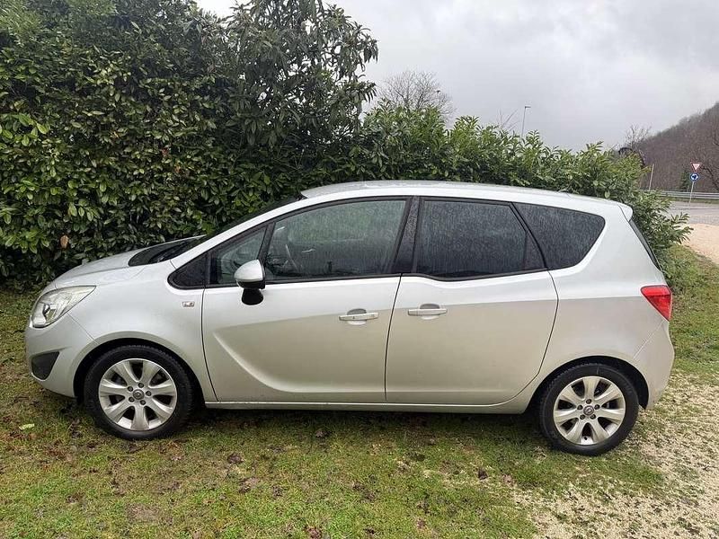 Usata Opel Meriva Cosmo 95 CV (69 kW) 2013 Argento Monovolume