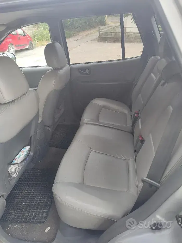 Usata Hyundai Santa Fe 125 CV (91 kW) 2005 Grigio SUV