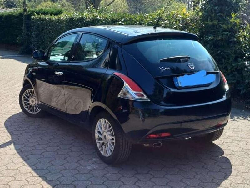 Usata Lancia Ypsilon 69 CV (50 kW) 2011 Blu/azzurro Utilitaria