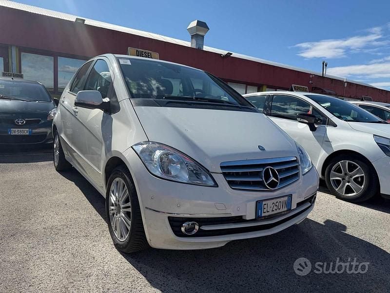 Usata Mercedes A180 Avantgarde 109 CV (80 kW) 2012 Bianco Berlina