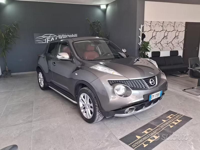 Usata Nissan Juke Tekna 110 CV (80 kW) 2012 Grigio SUV