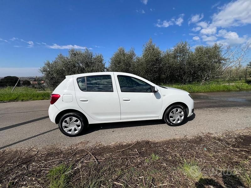 Usata Dacia Sandero Ambiance 75 CV (55 kW) 2014 Bianco Berlina