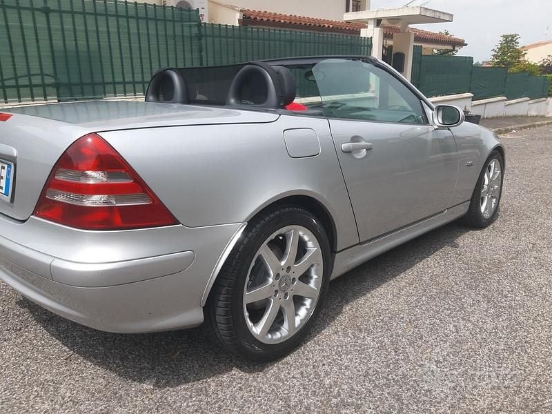 Grigio Usata 2002 Mercedes SLK200 Edition Cabrio | 11.500 € (Cara) - Immagine 1/4