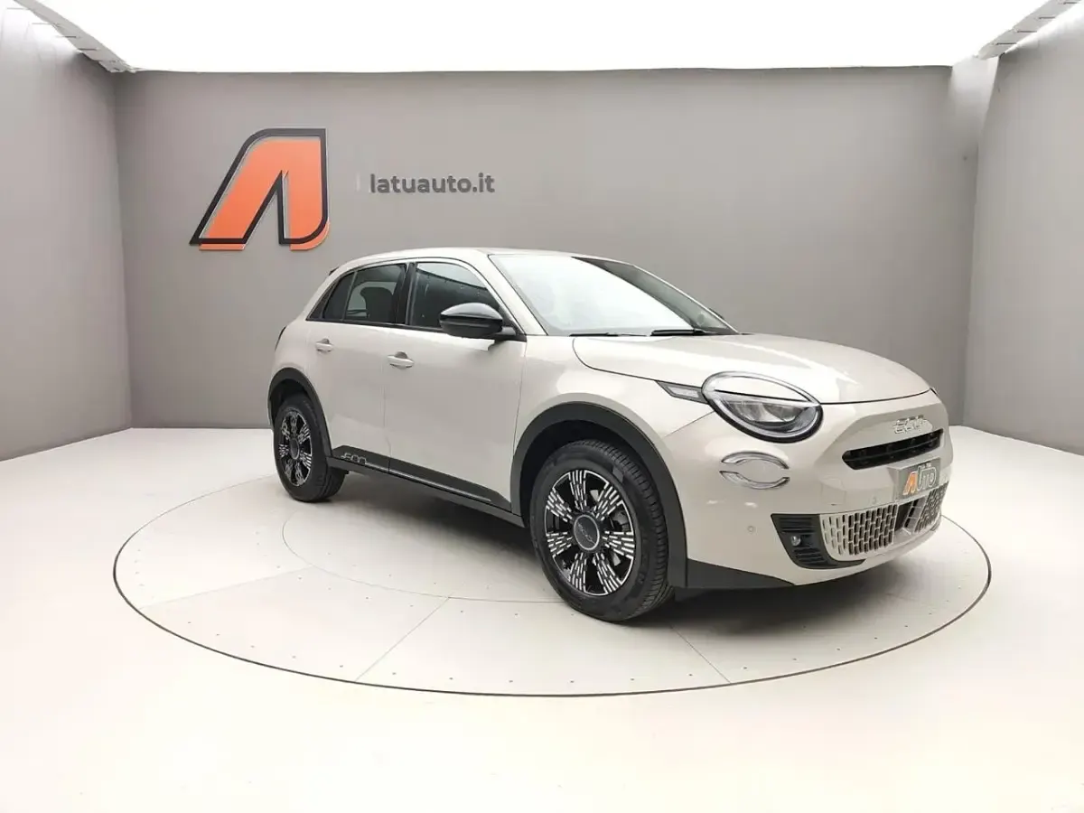Usata Fiat 600 Icon 136 CV (100 kW) 2025 Beige SUV