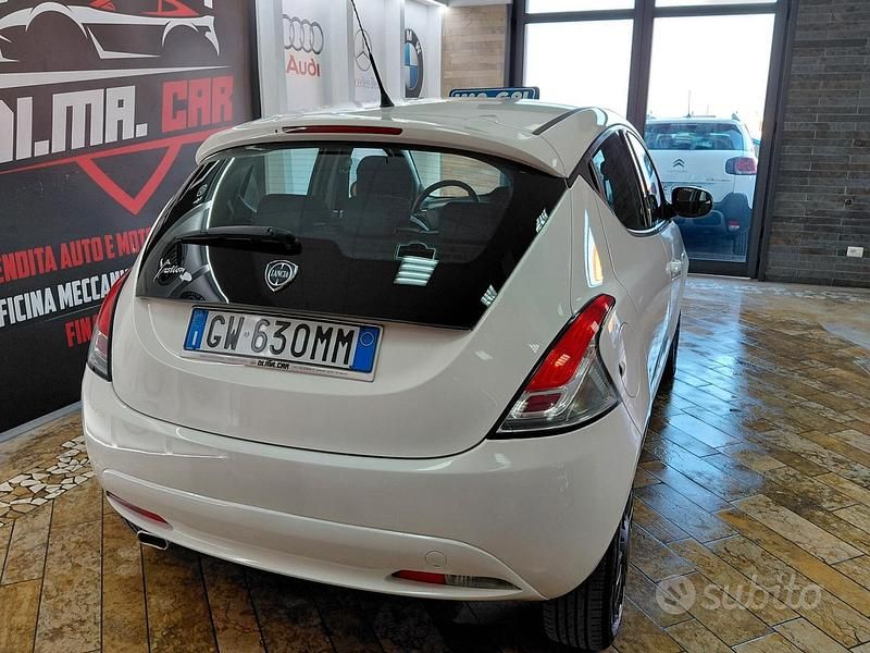 Usata Lancia Ypsilon 69 CV (50 kW) 2014 Bianco Utilitaria