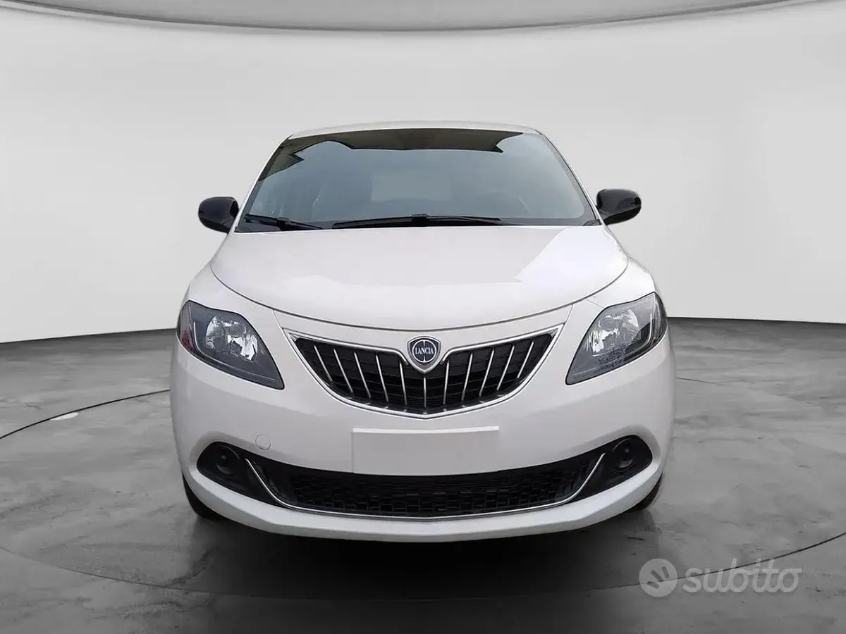 Usata Lancia Ypsilon Gold 70 CV (51 kW) 2022 Bianco Utilitaria