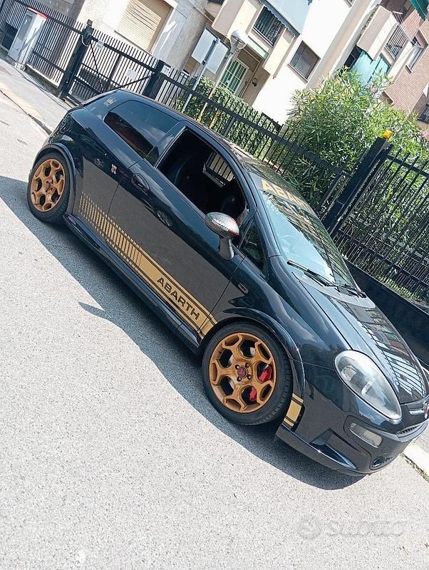 Nero Usata 2012 Abarth Grande Punto Due volumi | 11.500 € - Immagine 1/4