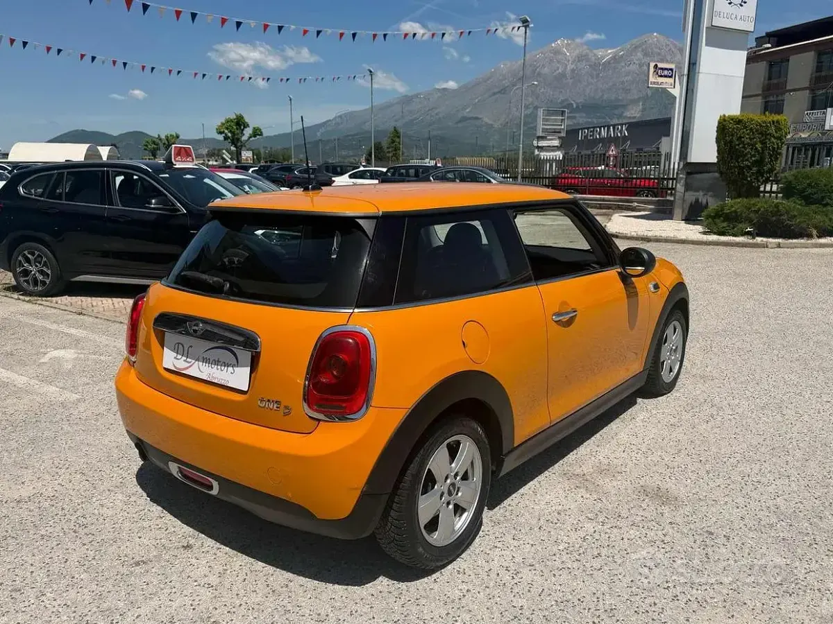 Usata Mini Cooper D 95 CV (69 kW) 2014 Utilitaria