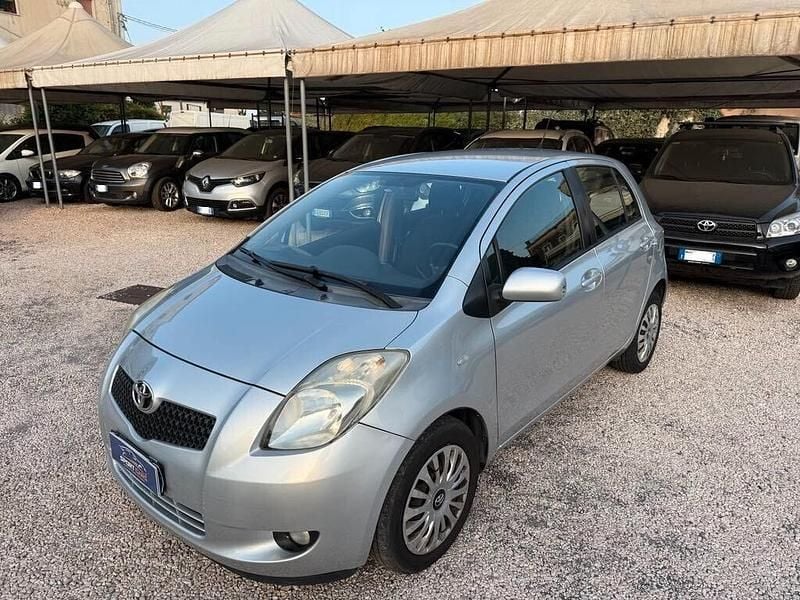 Usata Toyota Yaris Sol 90 CV (66 kW) 2008 Argento Berlina
