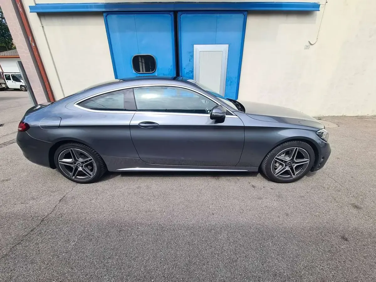 Usata Mercedes C180 Premium 156 CV (114 kW) 2019 Grigio medio met. Coupé