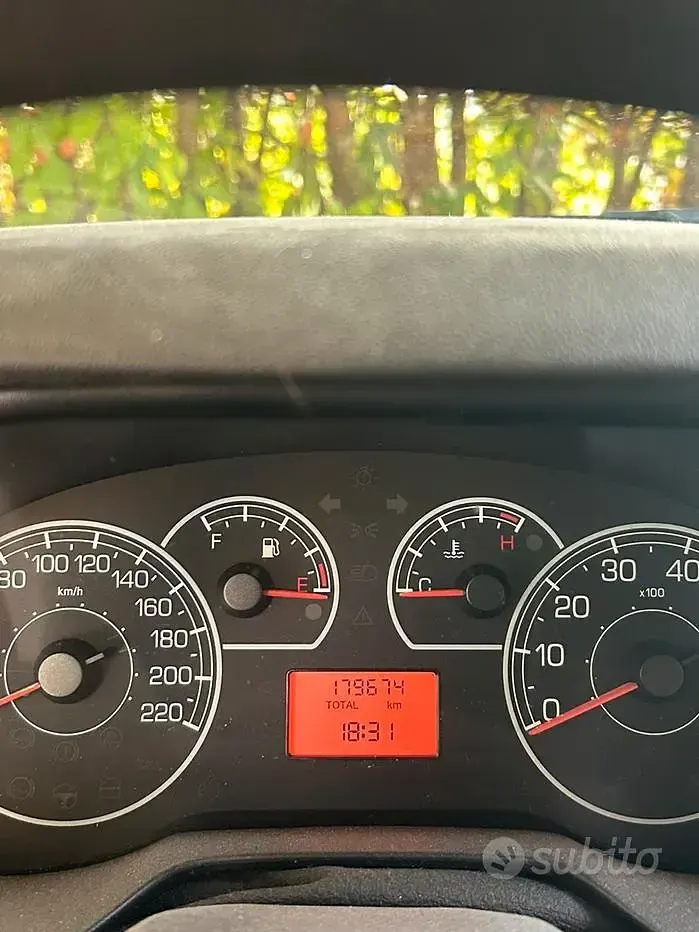 Usata Fiat Grande Punto 69 CV (50 kW) 2012 Utilitaria