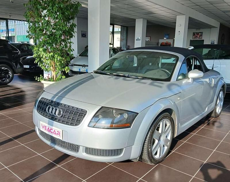 Usata Audi TT Roadster Ambiente 179 CV (131 kW) 2004 Argento Cabrio