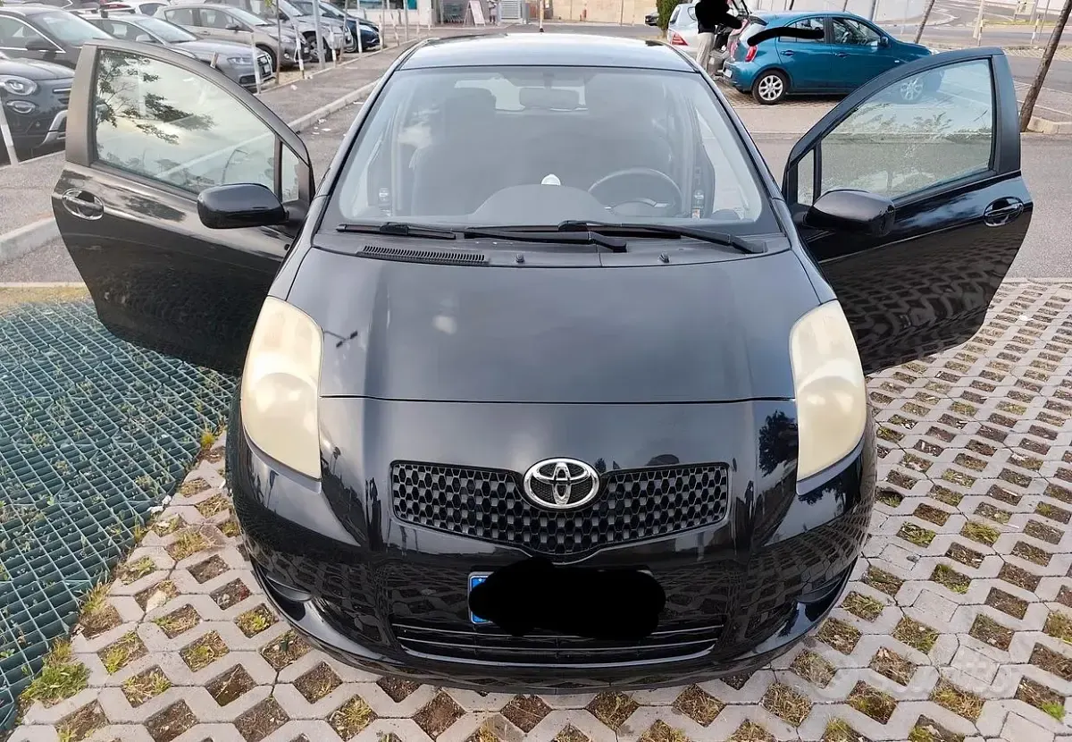 Usata Toyota Yaris Sol 69 CV (50 kW) 2009 Nero Utilitaria
