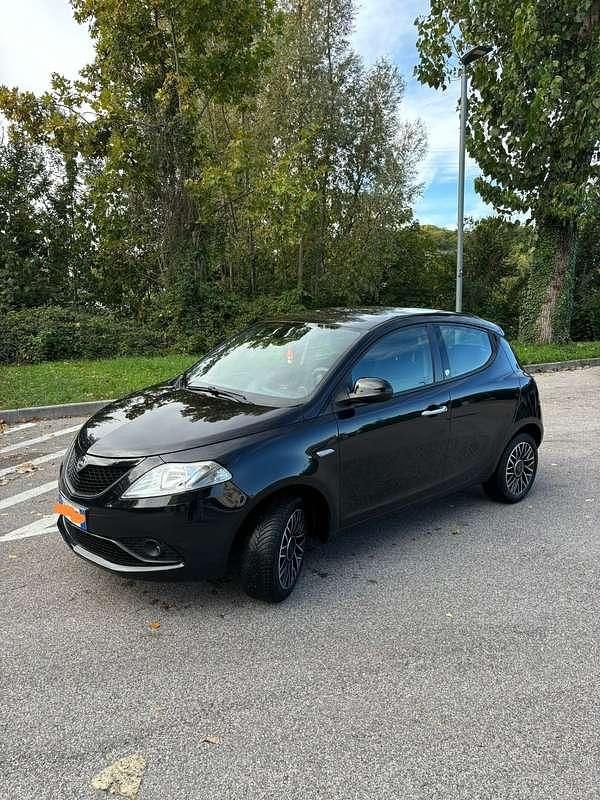 Usata Lancia Ypsilon 69 CV (50 kW) 2020 Utilitaria