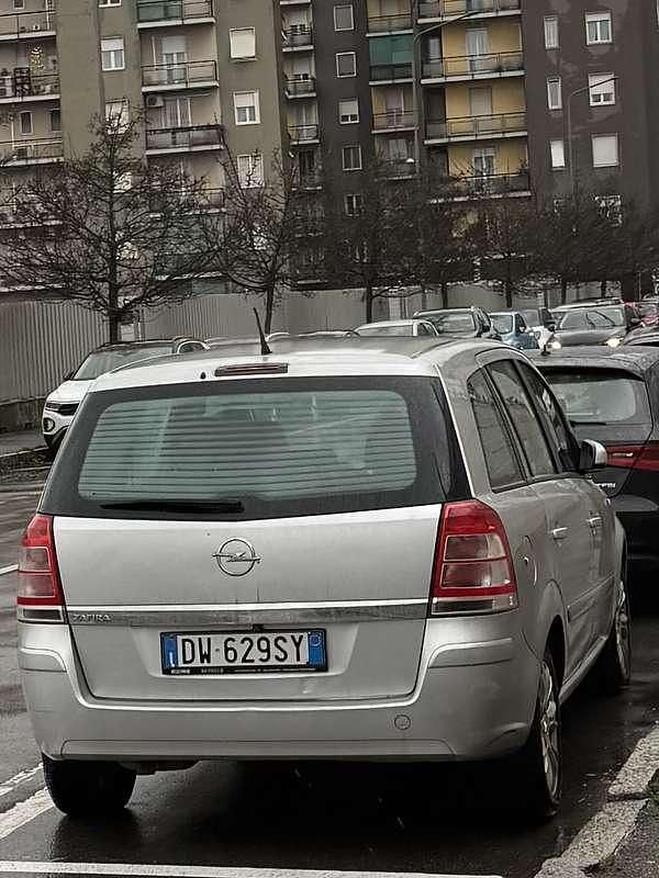 Usata Opel Zafira Cosmo 140 CV (102 kW) 2009 Monovolume