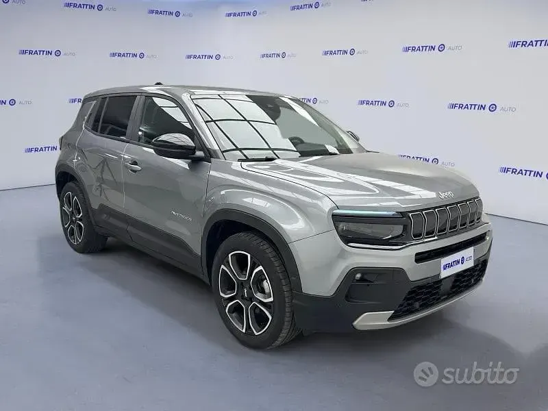 Occasion Jeep Avenger Summit 101 ch (74 kW) 2024 Gris SUV