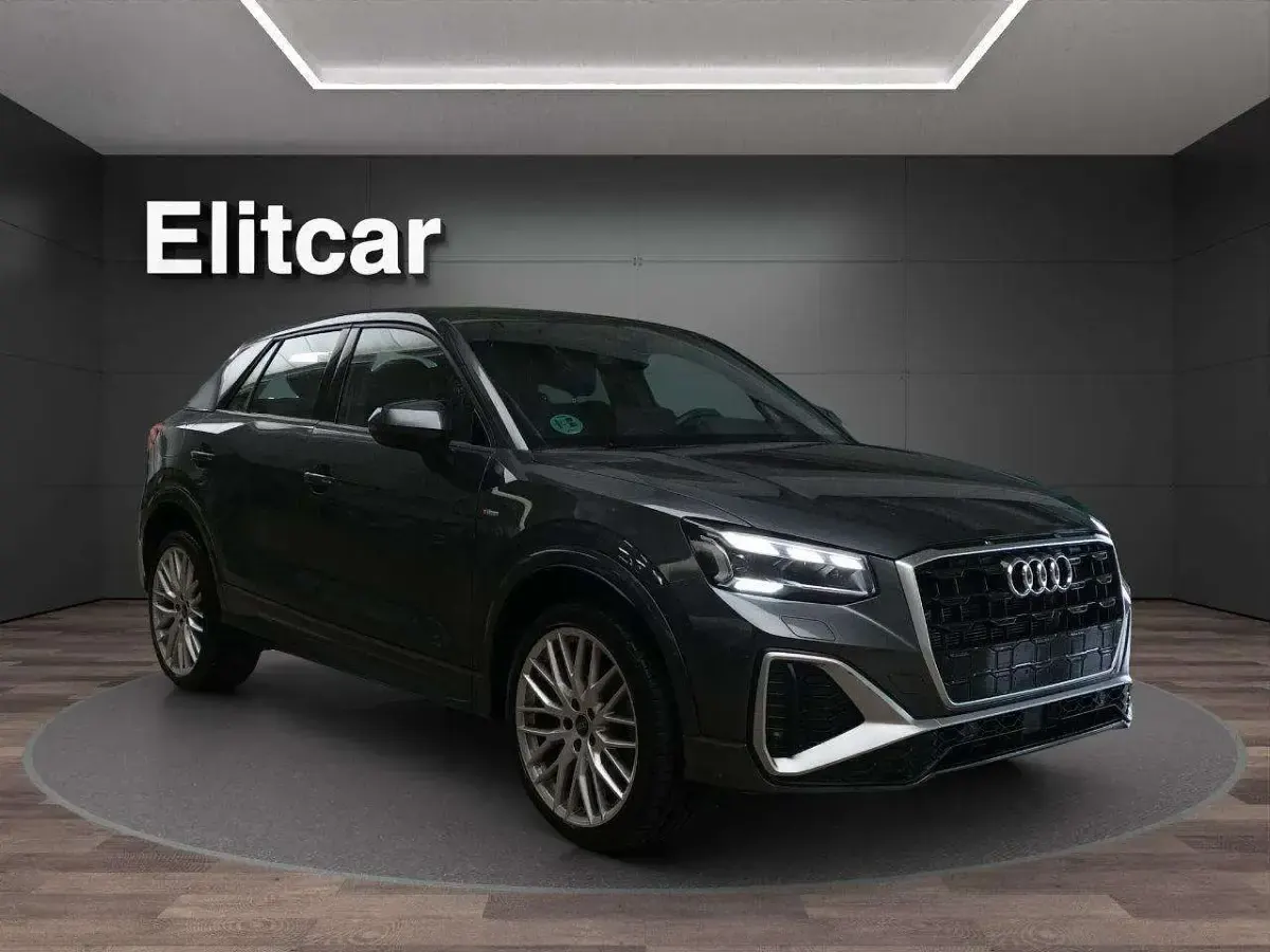 Usata Audi Q2 Ambiente 150 CV (110 kW) 2025 Grigio daytona SUV