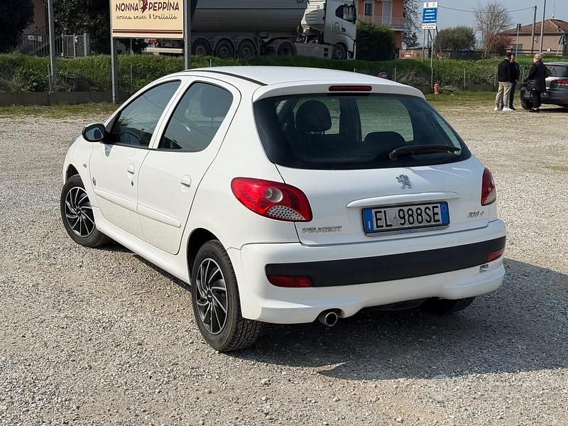 Usata Peugeot 206 60 CV (44 kW) 2012 Bianco Berlina