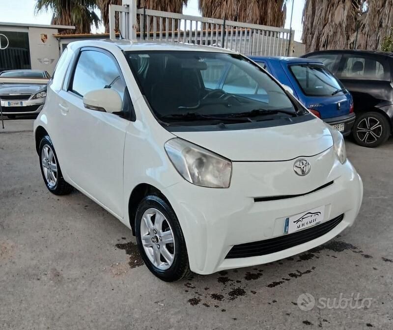 Usata Toyota iQ Sol 68 CV (50 kW) 2011 Bianco Utilitaria