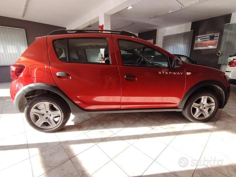 Usata Dacia Sandero Stepway 90 CV (66 kW) 2017 Rosso SUV
