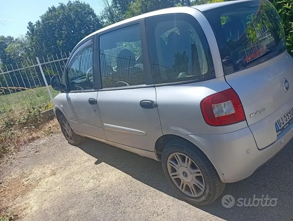 Usata Fiat Multipla 103 CV (75 kW) 2007 Grigio Monovolume