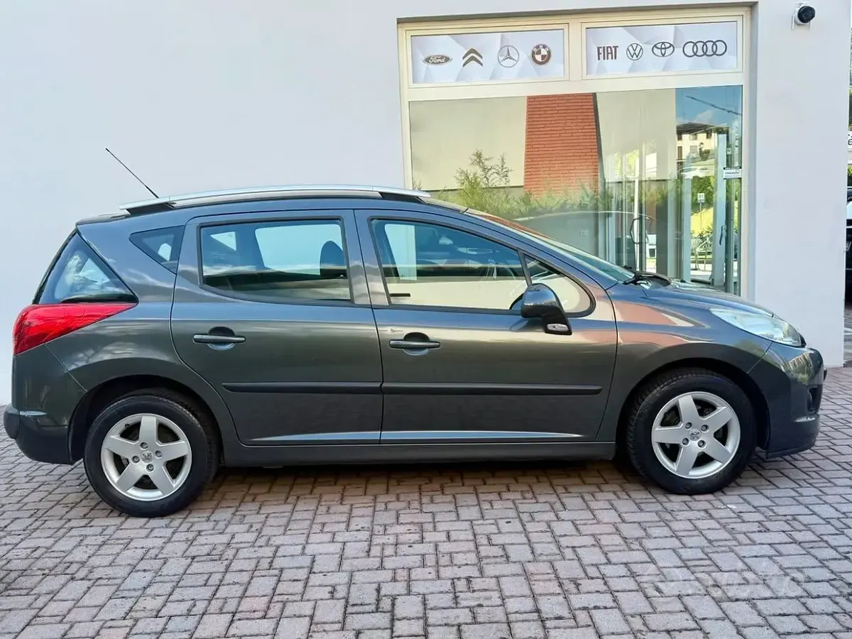 Usata Peugeot 207 Sport 73 CV (53 kW) 2010 Grigio Station wagon