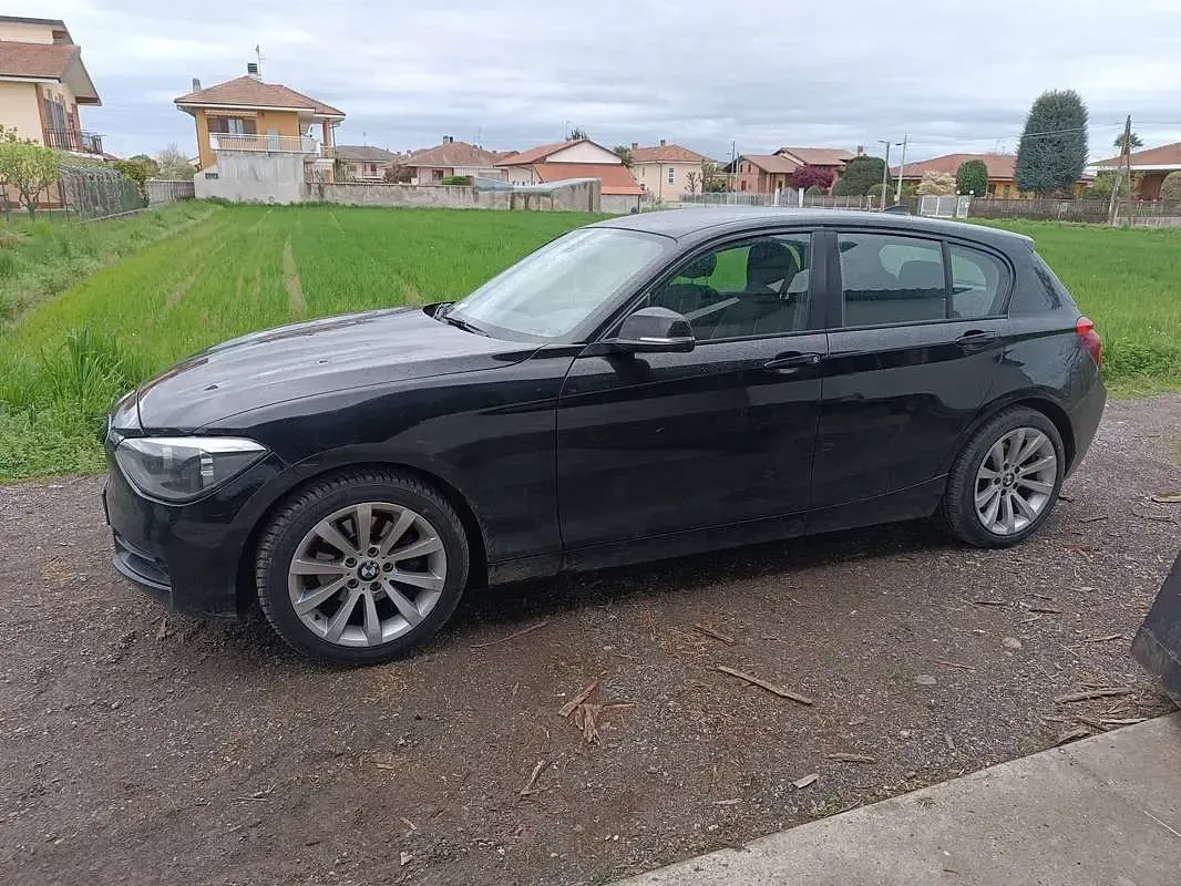 Usata BMW 120 Sport Line 184 CV (135 kW) 2012 Nero Utilitaria
