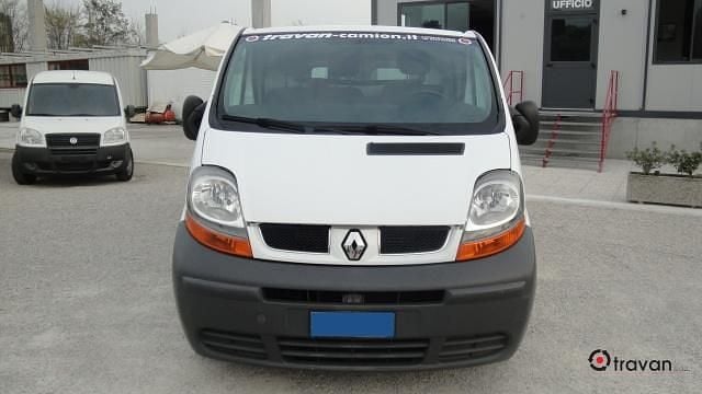 Usata Renault Trafic 101 CV (74 kW) 2006 Bianco pastello Monovolume