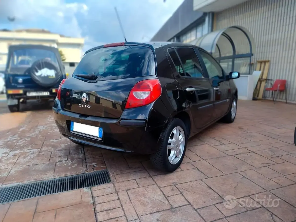 Usata Renault Clio LE 75 CV (55 kW) 2007 Nero Utilitaria