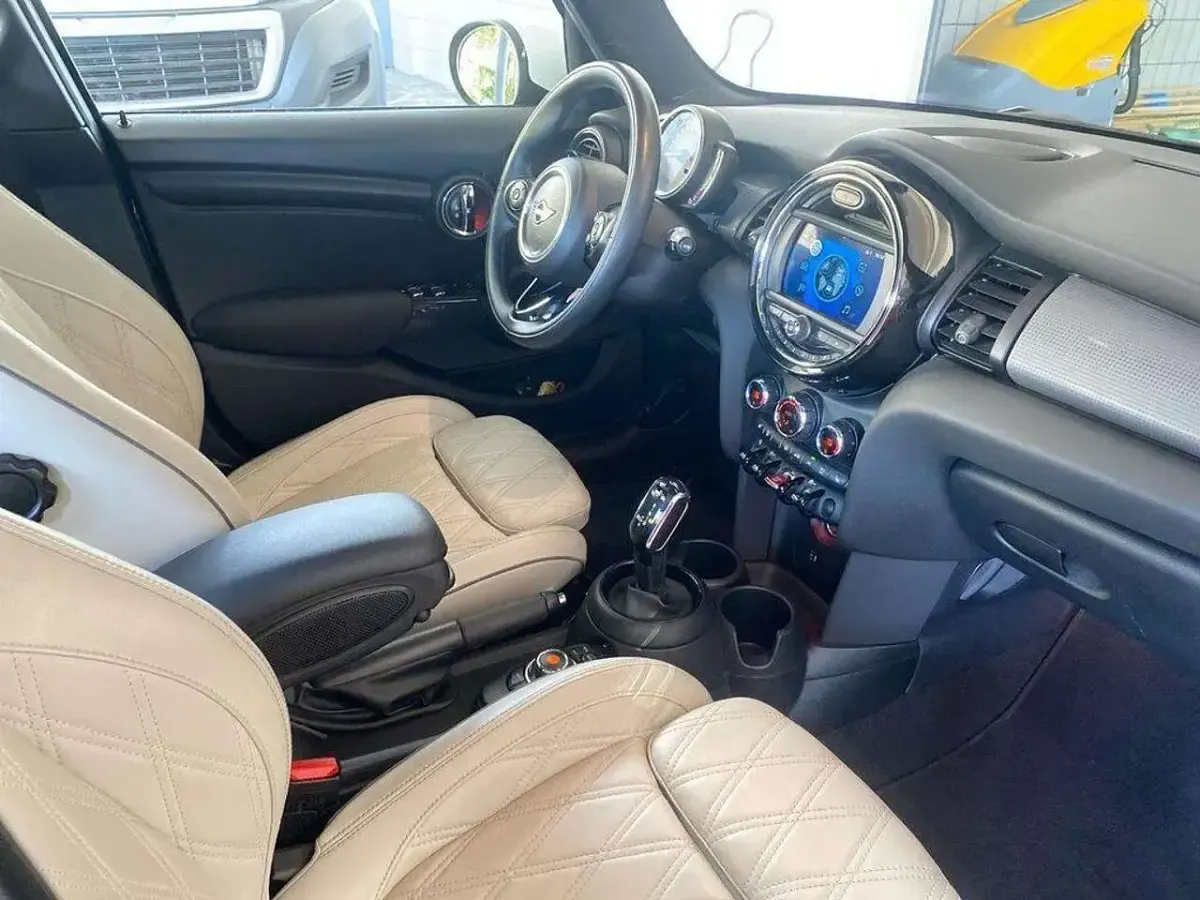 Usata Mini Cooper Hype 136 CV (100 kW) 2020 Midnight black metallizzato Utilitaria
