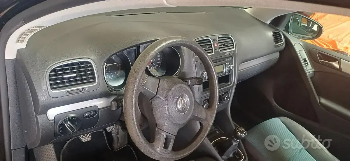 Usata VW Golf VI 105 CV (77 kW) 2011 Utilitaria